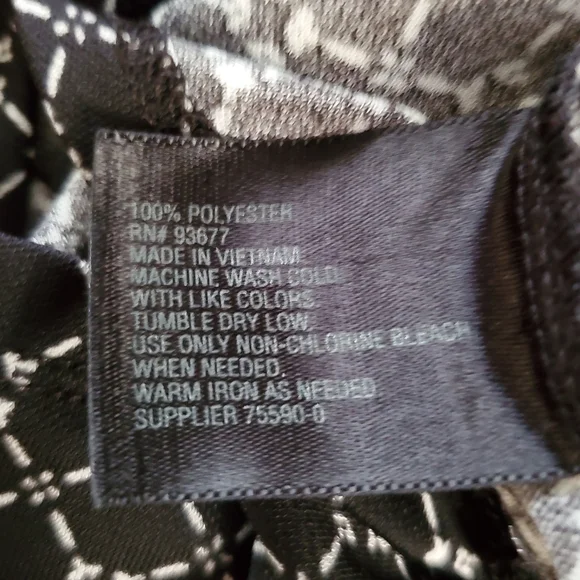 Graphic Print Blouse - Picture 3 of 6